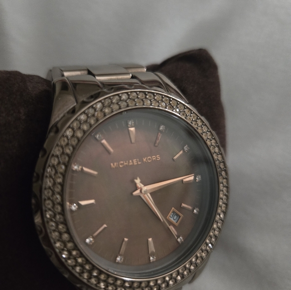 Michael Kors Bronze Watch - Picture 6 of 7